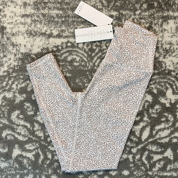 ALLFENIX Clay Cheetah 7/8 Leggings NWT - Picture 1 of 9